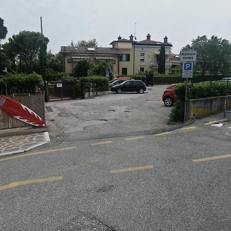 Appartamento A Peschiera Del Garda Con Piscina Exterior foto