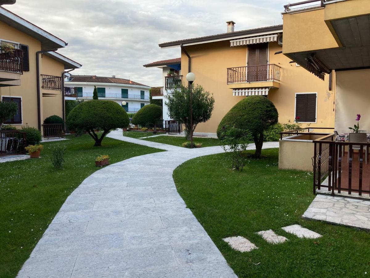 Appartamento A Peschiera Del Garda Con Piscina Exterior foto