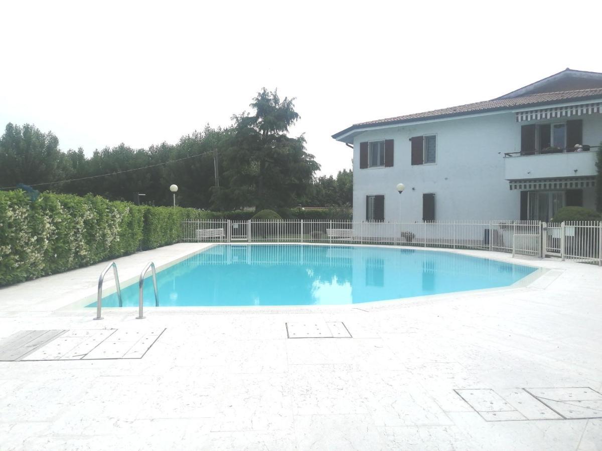 Appartamento A Peschiera Del Garda Con Piscina Exterior foto